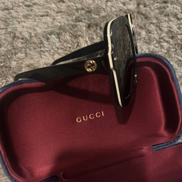 Gucci Black OVERSIZED Sunglasses with Gold Accents and White  display picture 3